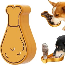 Sticlă apă pentru câini cu compartiment de hrană, închisă și utilizată de câini