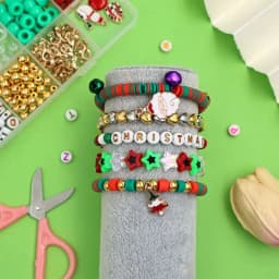 Bratari personalizate cu margele tematice de sarbatoare