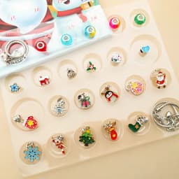 Calendar Advent 24 Piese, Charmuri și Brățări Tematice, Motive Festive, 20 x 17 cm - 4