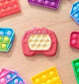 Jucarie Pop It Electronica, Model Nava Spatiala, Ajuta Memoria si Indemanarea, Surubelnita Inclusa - 1