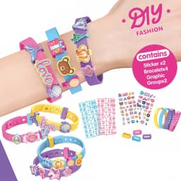 Set brățări creative pentru copii utilizate pe mână.