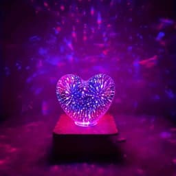 Lampa inima lumina mov