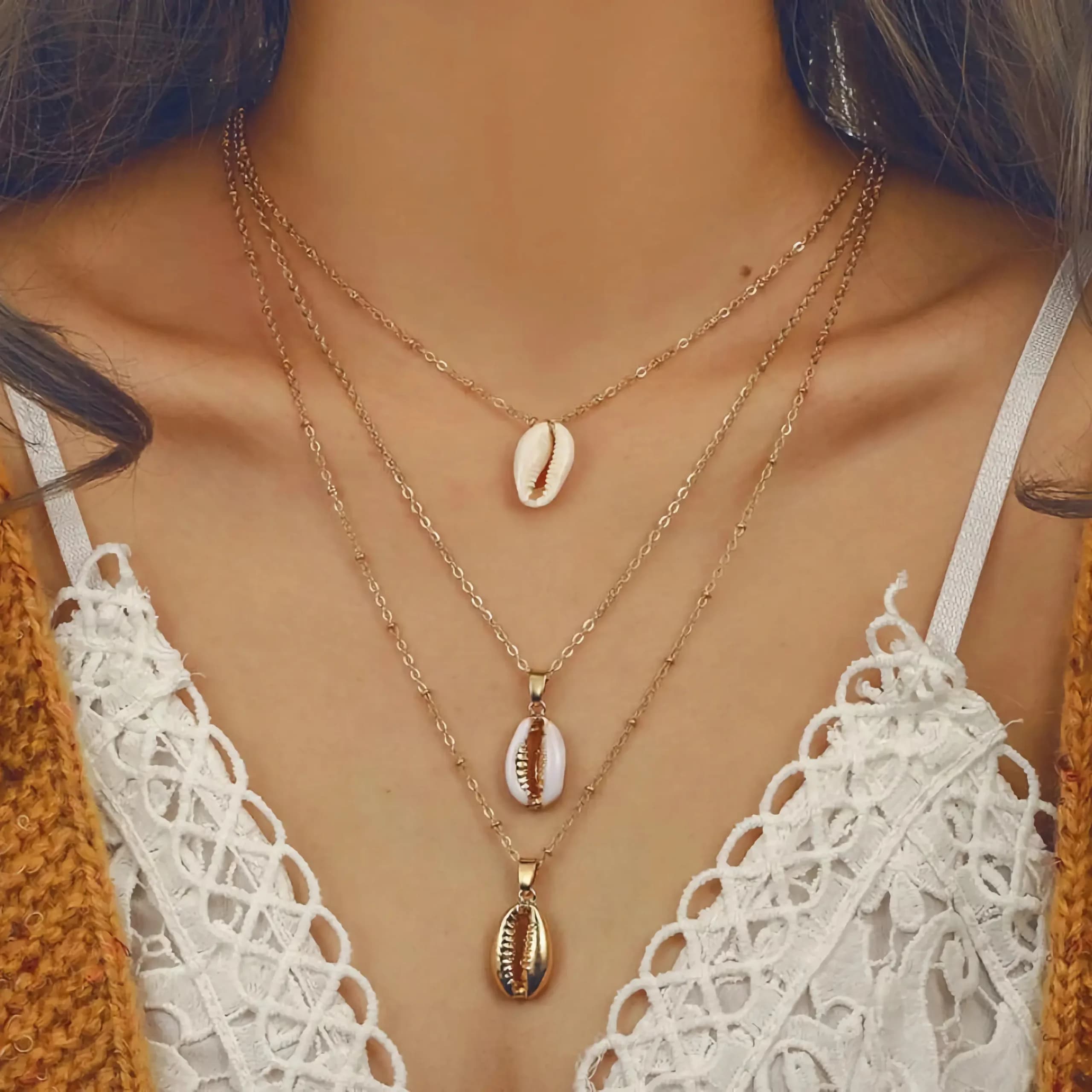 Colier Scoici Auriu, Triplu Strat, 56 cm, Pentru Festivaluri, Plaja si Vara