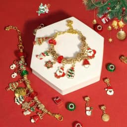 Bratara de Craciun cu charmuri aurii si margele verzi si rosii Miraza